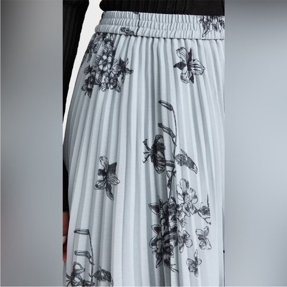 Club Monaco Double Tiered Pleated Skirt | Blue Ground | Medium | NWT - Picture 3 of 9